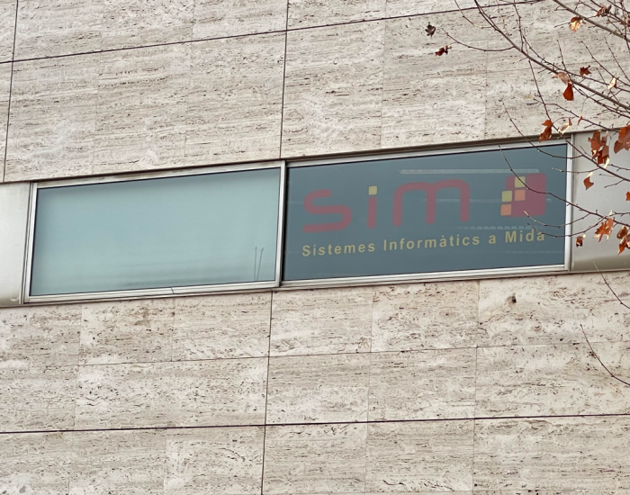 exterior-logo-oficina-edificio